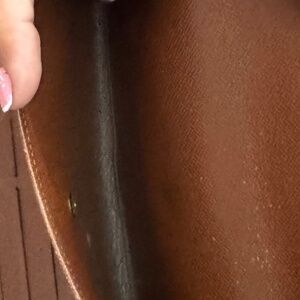 (AUTHENTIC)!! Louis Vuitton leather wallet.